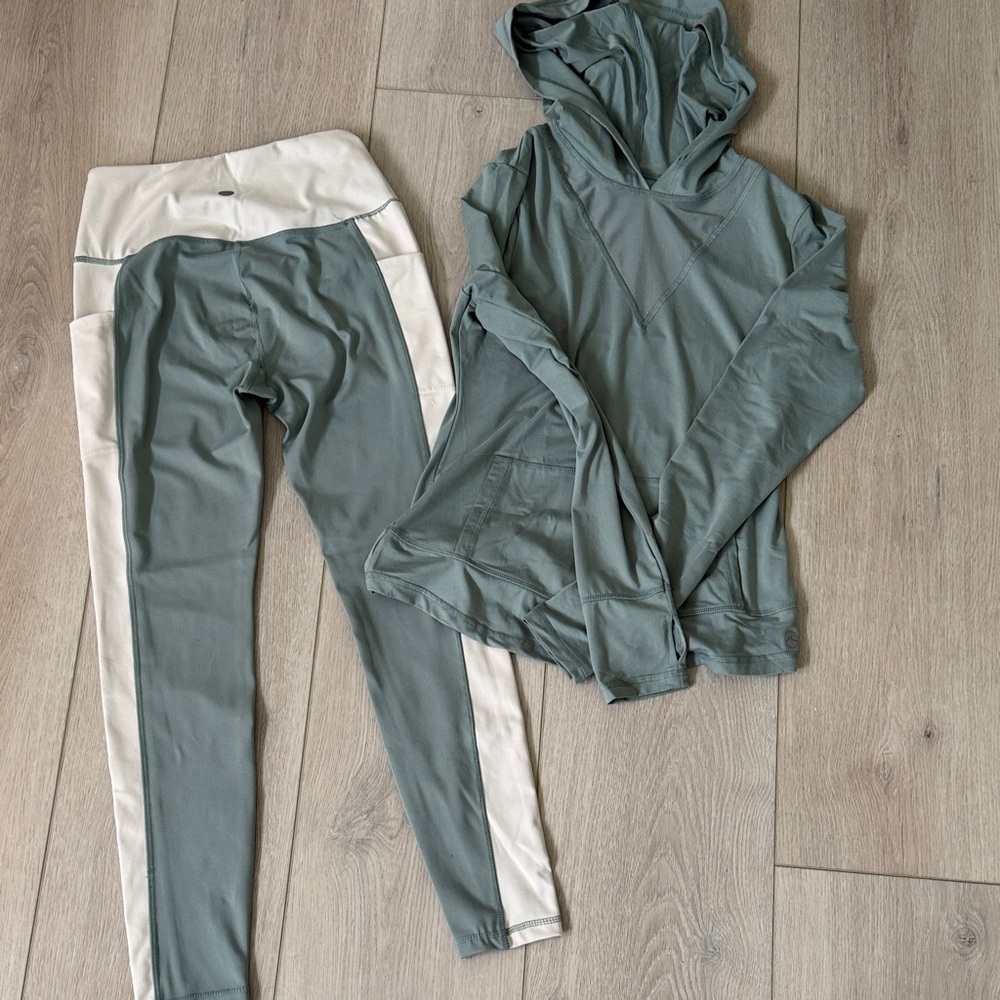 Gottex Green and Cream Long Sleeve Top